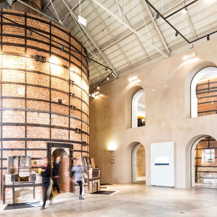 27585217_GL030417MARIAJOAOGALA098_WEB-1-700x700 27585217_GL030417MARIAJOAOGALA098_WEB-1-700x700 portuguese luxury brands Portuguese Luxury Brands: Discover Vista Alegre’s History 27585217 GL030417MARIAJOAOGALA098 WEB 1 700x700