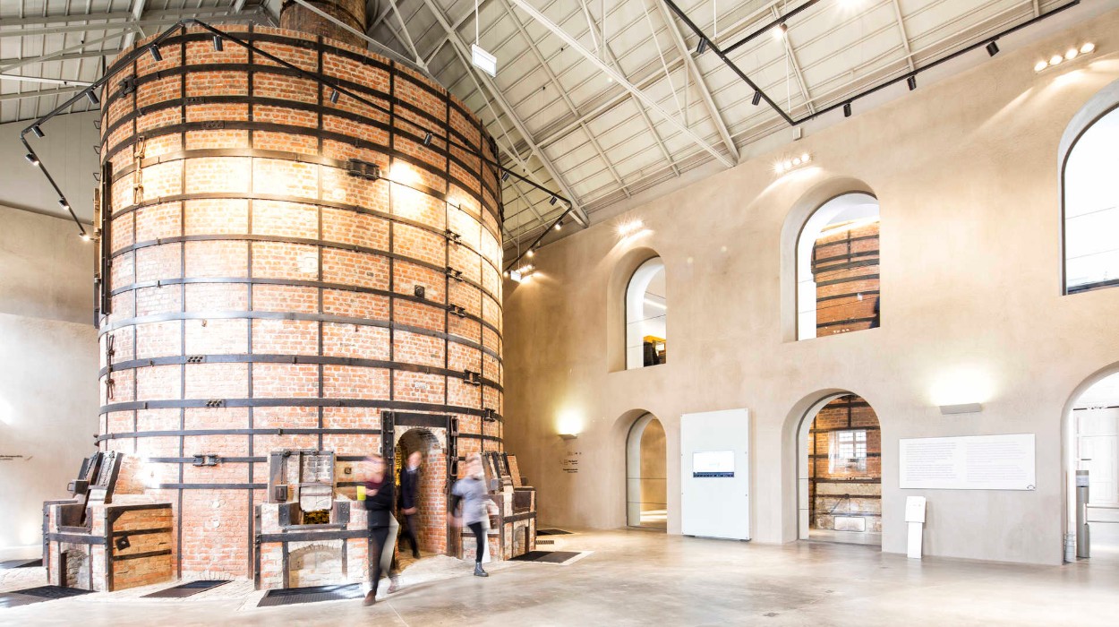 portuguese luxury brands Portuguese Luxury Brands: Discover Vista Alegre’s History 27585217 GL030417MARIAJOAOGALA098 WEB 1