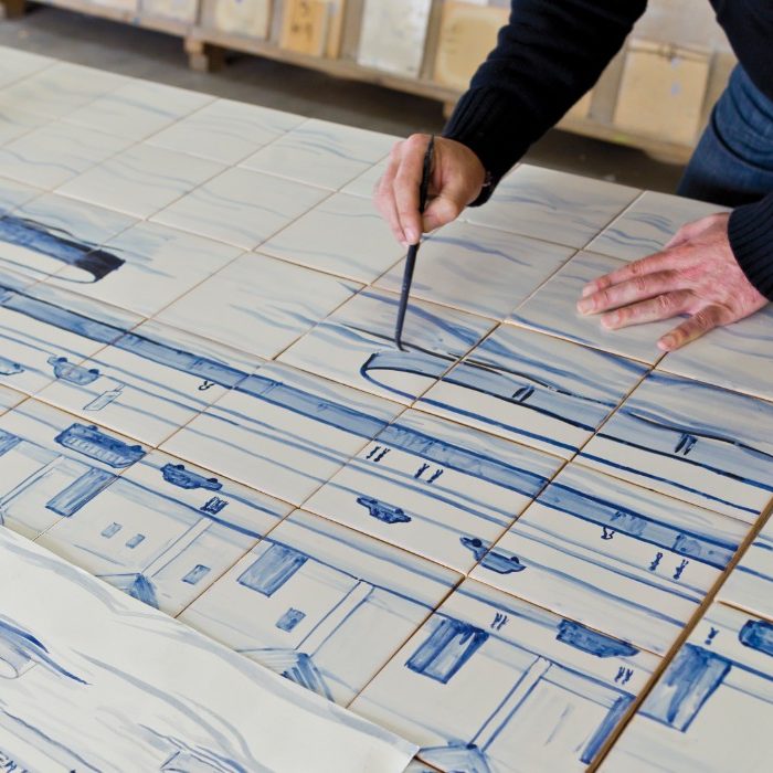 zOuY40Z-hgZEfdVI1h53mg_Joana-Vasconcelos-Trafaria-Praia-fotografia-Luis-Vasconcelos-Cortesia-Unidade-Infinita-2013-02-1-700x700 zOuY40Z-hgZEfdVI1h53mg_Joana-Vasconcelos-Trafaria-Praia-fotografia-Luis-Vasconcelos-Cortesia-Unidade-Infinita-2013-02-1-700x700 portuguese traditions Portuguese Traditions: The Amazing Craftsmanship Of Hand-Painted Tiles zOuY40Z hgZEfdVI1h53mg Joana Vasconcelos Trafaria Praia fotografia Luis Vasconcelos Cortesia Unidade Infinita 2013 02 1 700x700