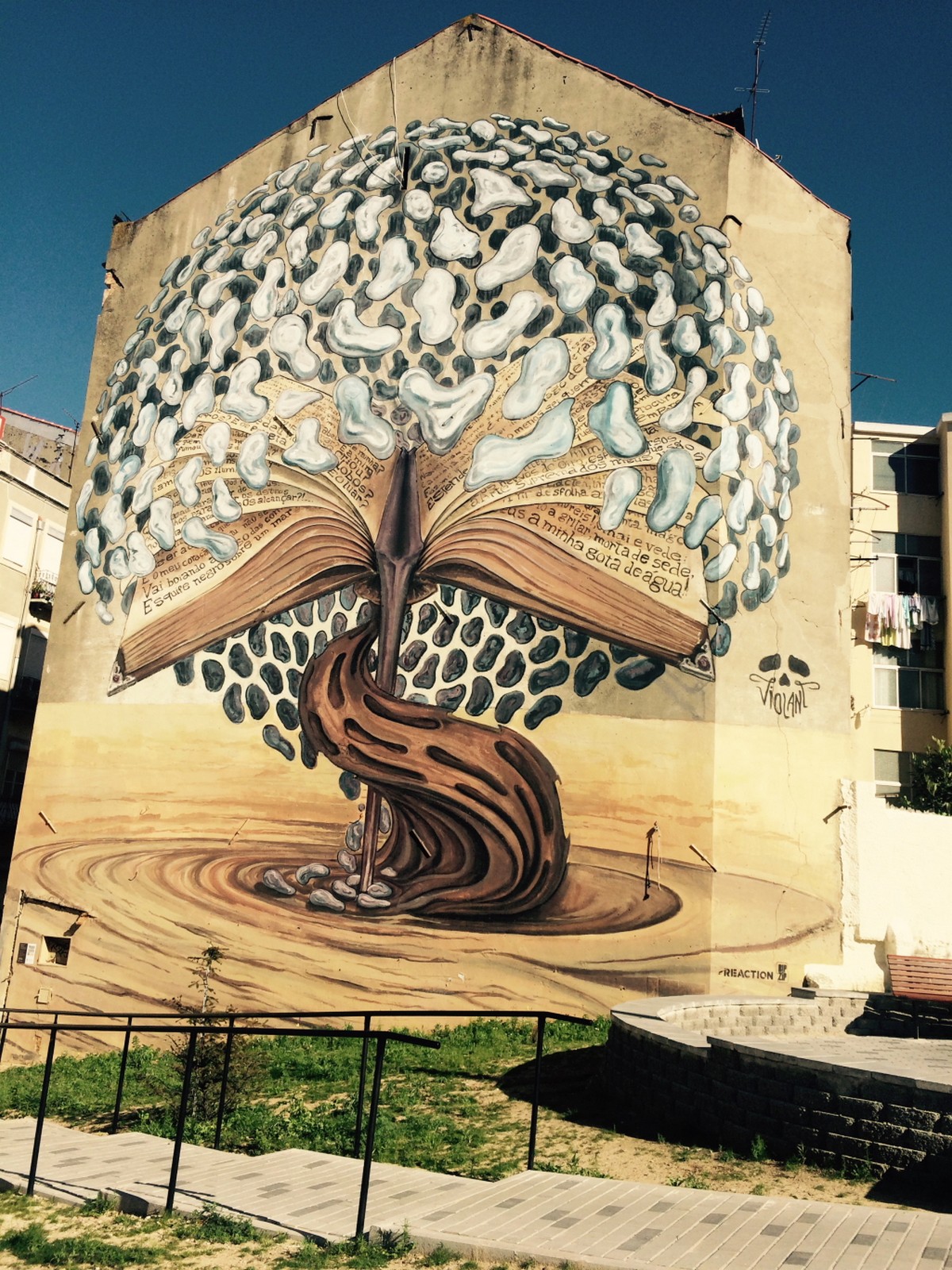 Secrets Itinerary Where To See Lisbon's Best Street Art street art Secrets Itinerary: Where To See Lisbon&#8217;s Best Street Art Secrets Itinerary Where To See Lisbons Best Street Art 3