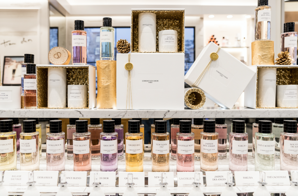 This image has an empty alt attribute; its file name is Dior-Declares-his-Love-for-Perfume-with-the-First-Boutique-in-Lisbon-2-1024x673.png dior Dior Declares his Love for Perfume with the First Boutique in Lisbon Dior Declares his Love for Perfume with the First Boutique in Lisbon 2 1024x673
